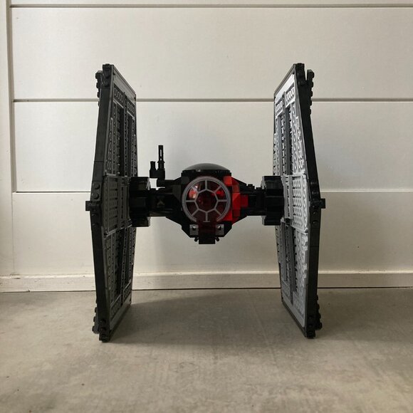 LEGO Star Wars First Order Special Forces TIE Fighter Set 75101 - Picture 6 of 10